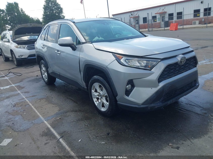 2019 Toyota RAV 4 VIN 2T3W1RFV7KW015396 — IAAI salvage auction photo