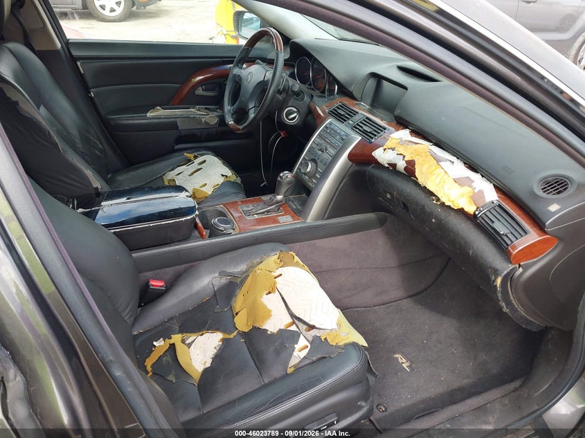 2010 Acura Rl VIN JH4KB2F65AC000715 IAAI salvage auction — NORMAL WEAR, Clear - Dealer Only (California), sold $850 on 2026-09-15 (photo 5)
