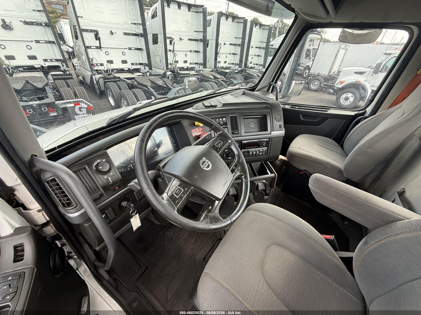 2019 Volvo Vnr64t VIN 4V4WC9EH8KN204320 IAAI salvage auction — NORMAL WEAR, Clear (New Jersey), sold $37,000 on 2026-09-23 (photo 7)