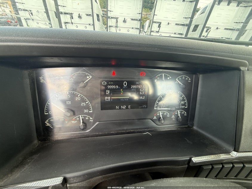 2019 Volvo Vnr64t VIN 4V4WC9EH8KN204320 IAAI salvage auction — NORMAL WEAR, Clear (New Jersey), sold $37,000 on 2026-09-23 (photo 8)