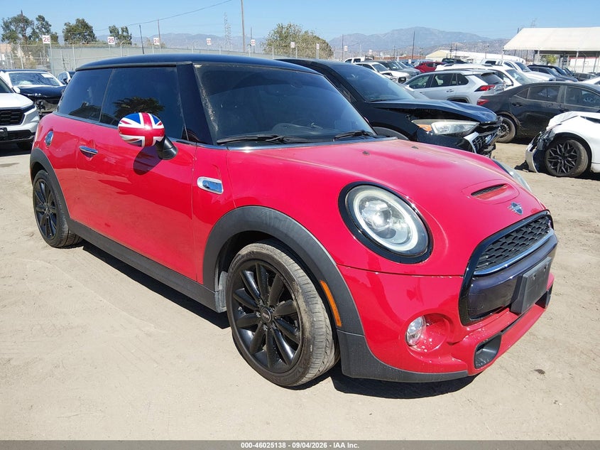 2019 Mini Hardtop VIN WMWXP7C58K2A49433 IAAI salvage auction — LEFT FRONT, Wait Title, sold $2,250 on 2026-10-08 (photo 1)
