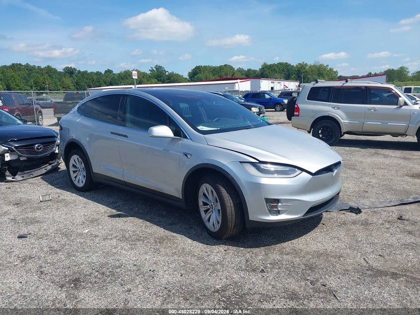 2018 Tesla Model x VIN 5YJXCDE29JF114203 — IAAI salvage auction photo
