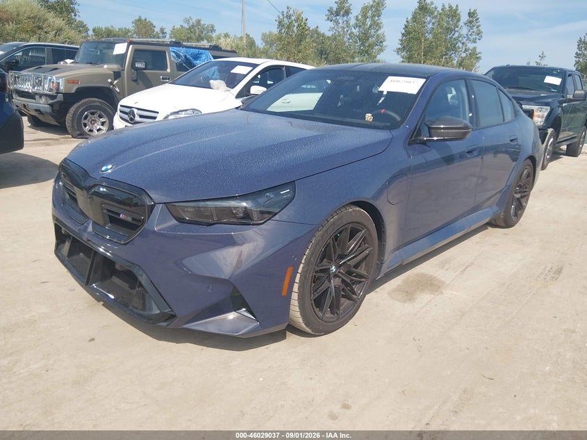 2027 BMW M5 VIN WBS83FK04VCY32031 IAAI salvage auction — RIGHT SIDE, Wait Title, sold $81,000 on 2026-10-05 (photo 2)