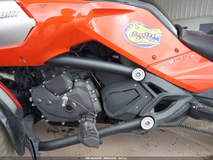 2015 Can-am/ brp Spyder VIN 2BXRDCD27FV000608 IAAI salvage auction — FRONT END, Wait Title, sold $875 on 2026-10-05 (photo 9)