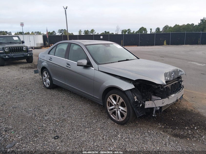2014 Mercedes-benz C-klasse VIN WDDGF8AB3EA943261 IAAI salvage auction — FRONT END, Wait Title, sold $950 on 2026-10-10 (photo 1)
