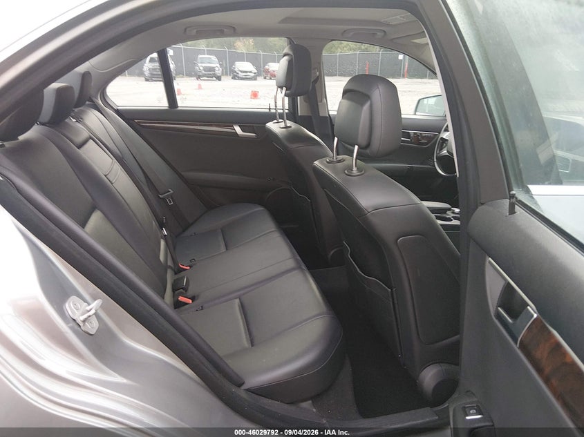 2014 Mercedes-benz C-klasse VIN WDDGF8AB3EA943261 IAAI salvage auction — FRONT END, Wait Title, sold $950 on 2026-10-10 (photo 8)