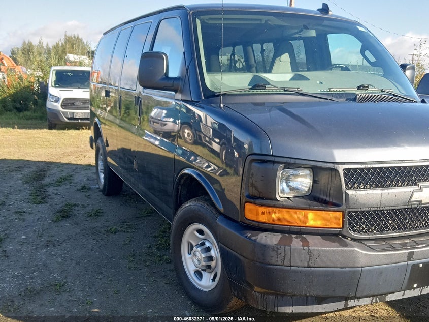 2017 Chevrolet Express 2500 VIN 1GNWGEFG9H1101252 — IAAI salvage auction photo