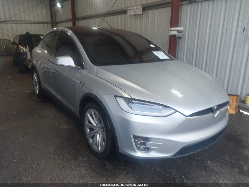 2017 Tesla Model x VIN 5YJXCBE21HF054318 — IAAI salvage auction photo