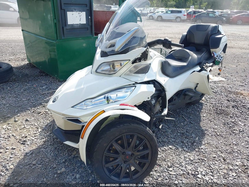 2015 Can-am/ brp Spyder VIN 2BXNBDD25FV002478 IAAI salvage auction — SIDE, Salvage Title, sold $1,325 on 2026-10-07 (photo 2)