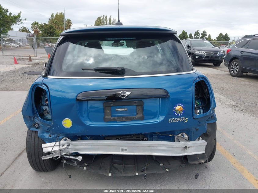 2023 Mini Hard top VIN WMW13DJ04P2T47134 IAAI salvage auction — REAR END, Salvage Title, sold $5,900 on 2026-10-09 (photo 6)