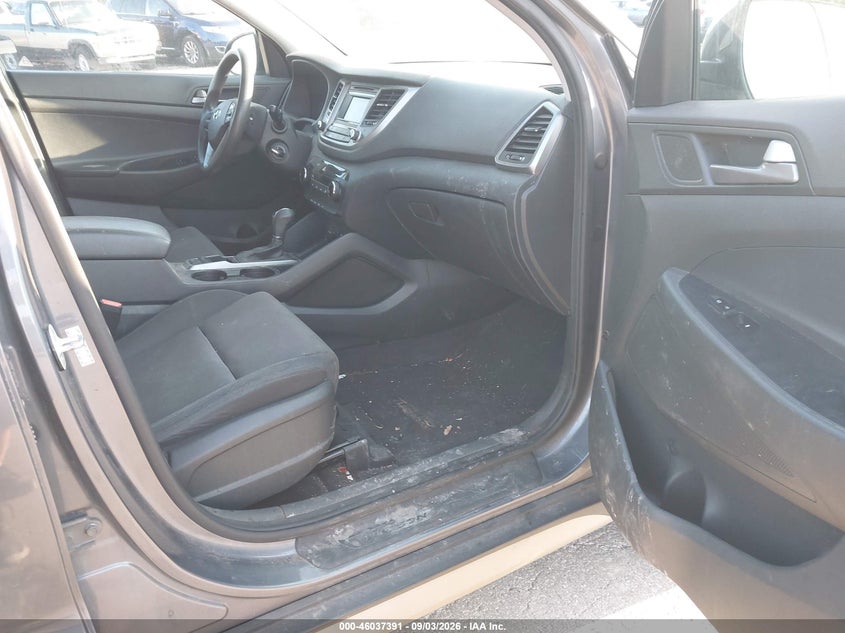 2017 Hyundai Tucson VIN KM8J33A25HU331993 IAAI salvage auction — NORMAL WEAR, Clear (Illinois), sold $275 on 2026-10-04 (photo 5)