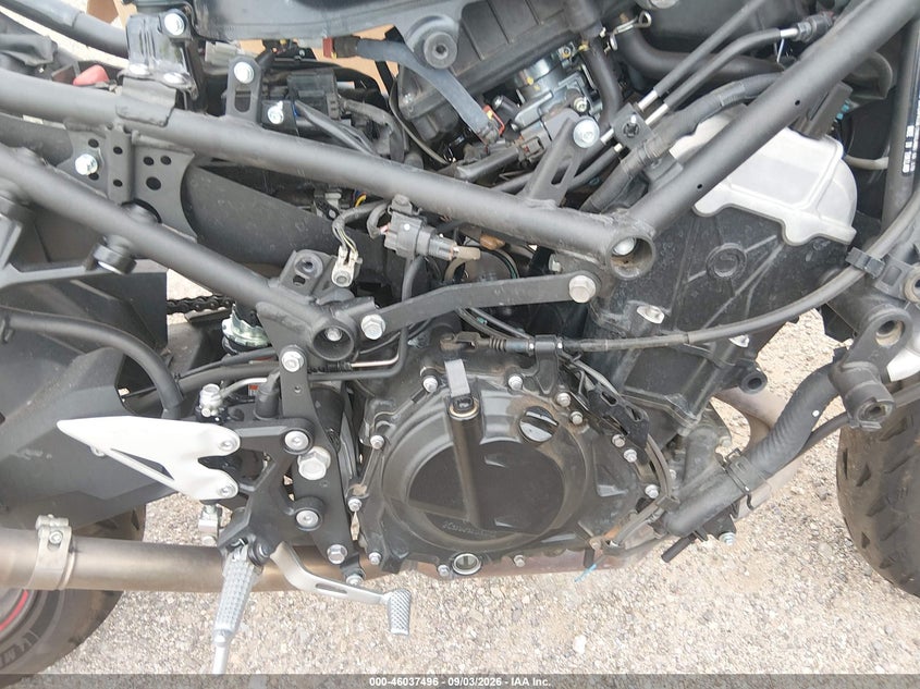 2025 Kawasaki Ninja VIN ML5EXGJ19SDA47070 IAAI salvage auction — ALL OVER, Wait Title, sold $800 on 2026-09-24 (photo 9)