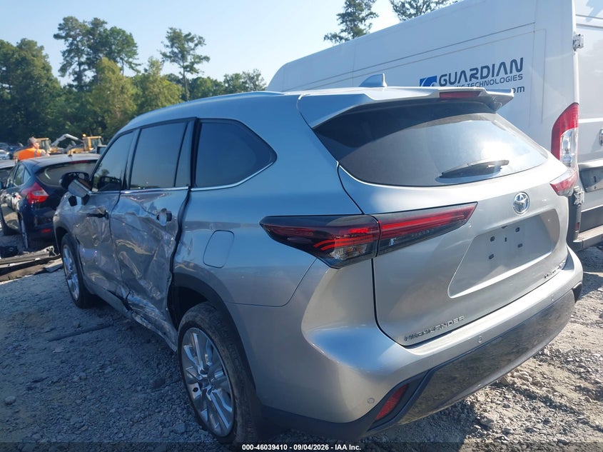 2025 Toyota Highlander VIN 5TDKDRBH9SS592907 IAAI salvage auction — LEFT SIDE, Wait Title, sold $24,250 on 2026-10-12 (photo 3)
