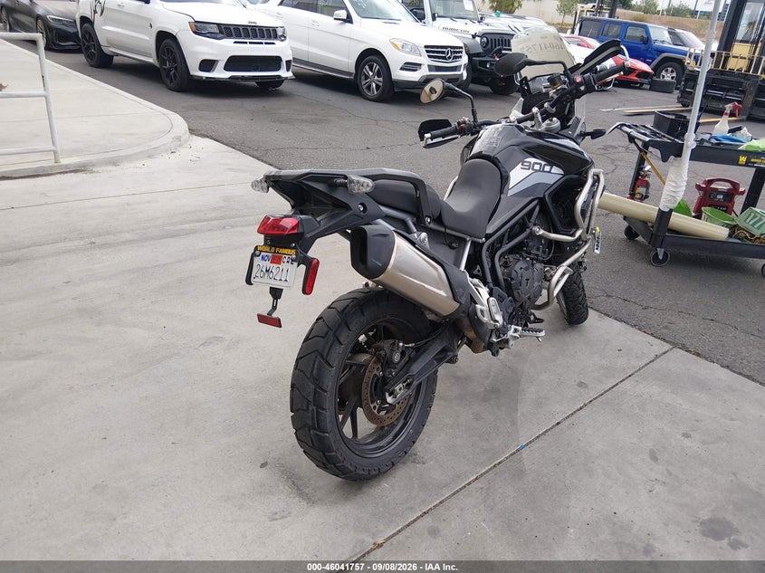 2023 Triumph Tiger VIN SMTE65DF7PTBF6027 IAAI salvage auction — SIDE, Wait Title, sold $3,800 on 2026-10-09 (photo 4)