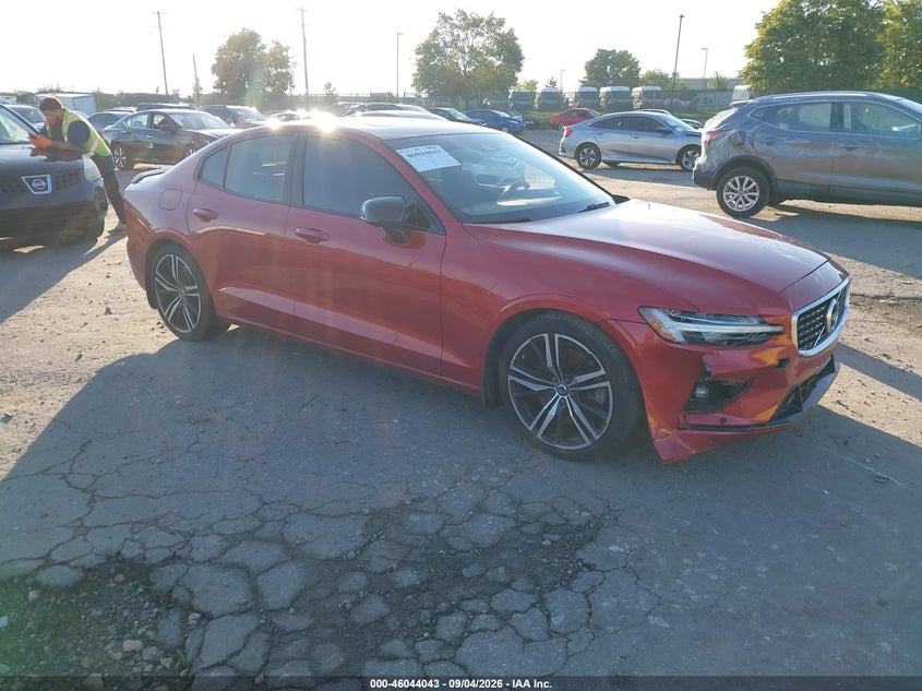 2019 Volvo S60 VIN 7JRA22TM4KG015332 IAAI salvage auction — RIGHT FRONT, Salvage Title, sold $8,000 on 2026-10-04 (photo 1)