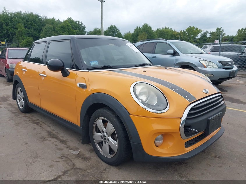 2016 Mini Hard top VIN WMWXU1C51G2A93660 IAAI salvage auction — NORMAL WEAR, Clear (Massachusetts), sold $950 on 2026-09-19 (photo 1)