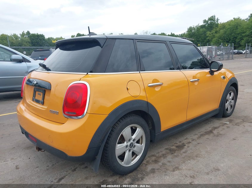 2016 Mini Hard top VIN WMWXU1C51G2A93660 IAAI salvage auction — NORMAL WEAR, Clear (Massachusetts), sold $950 on 2026-09-19 (photo 4)
