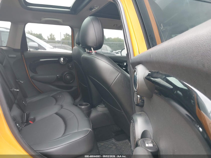 2016 Mini Hard top VIN WMWXU1C51G2A93660 IAAI salvage auction — NORMAL WEAR, Clear (Massachusetts), sold $950 on 2026-09-19 (photo 8)