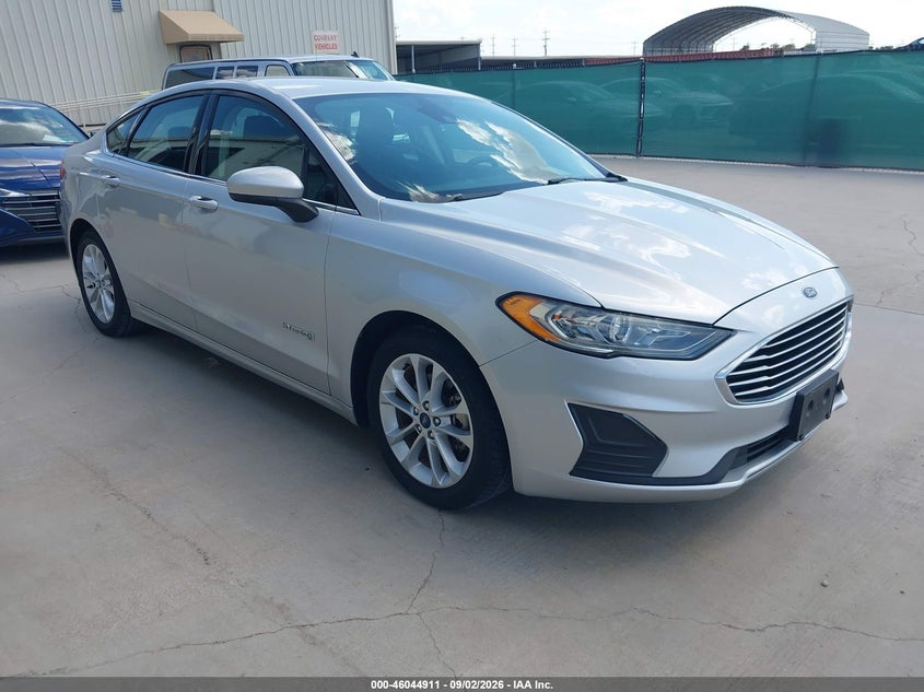 2019 Ford Fusion VIN 3FA6P0LU1KR190825 — IAAI salvage auction photo