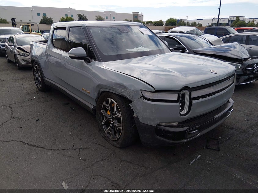2022 Rivian R1t VIN 7FCTGAAL7NN004199 IAAI salvage auction — RIGHT FRONT, Salvage Title, sold $17,800 on 2026-10-02 (photo 1)