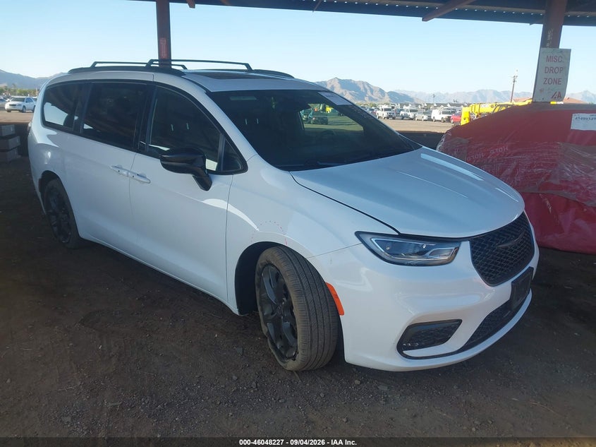 2025 Chrysler Pacifica VIN 2C4RC1GG5SR570351 — IAAI salvage auction photo
