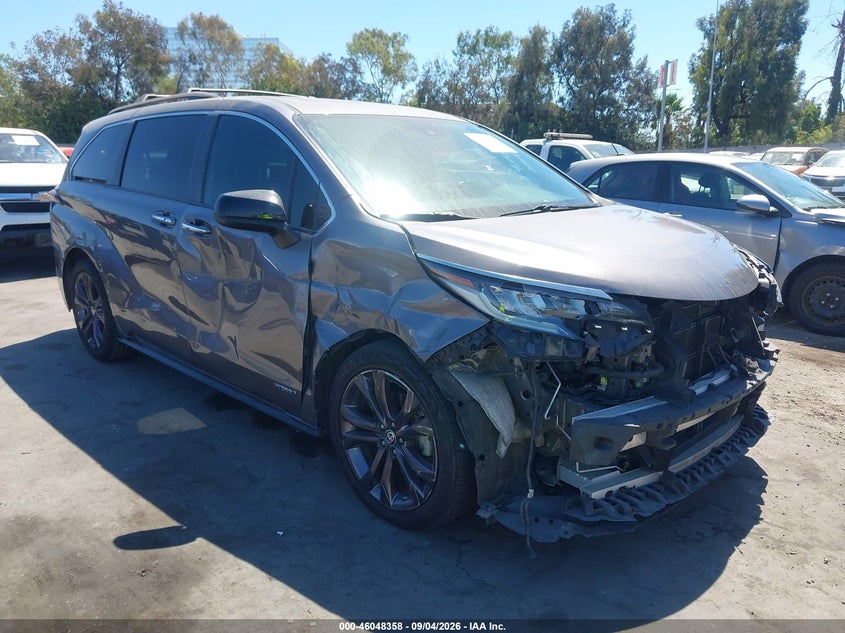 2021 Toyota Sienna VIN 5TDDRKECXMS054723 — IAAI salvage auction photo