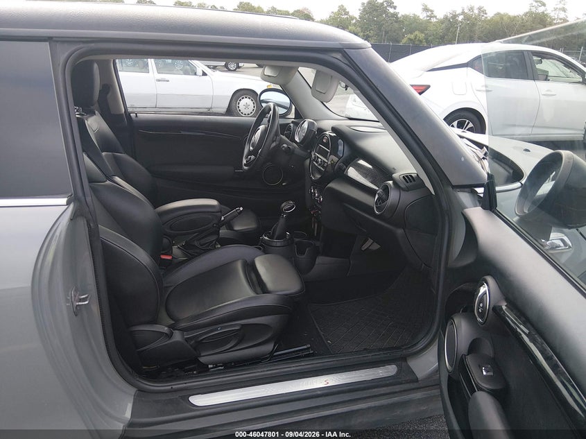 2014 Mini Hard top VIN WMWXM7C55ET926402 IAAI salvage auction — NORMAL WEAR, Wait Title, sold $550 on 2026-10-03 (photo 5)