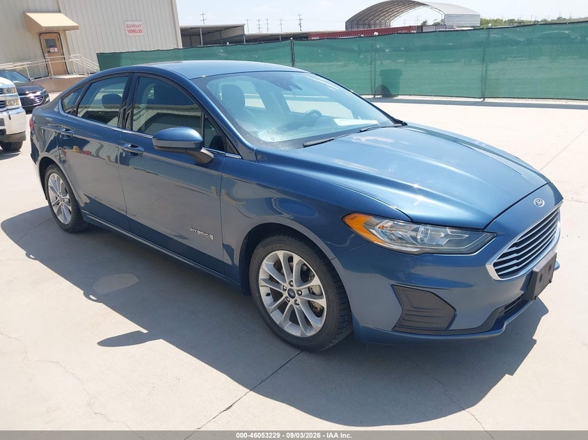 2019 Ford Fusion VIN 3FA6P0LU0KR190847 — IAAI salvage auction photo