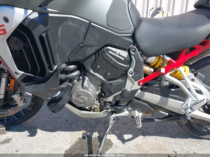 2022 Ducati Multistrada VIN ZDMAALVW7NB008984 IAAI salvage auction — ALL OVER, Mv-907A (New York), sold $9,100 on 2026-09-22 (photo 9)