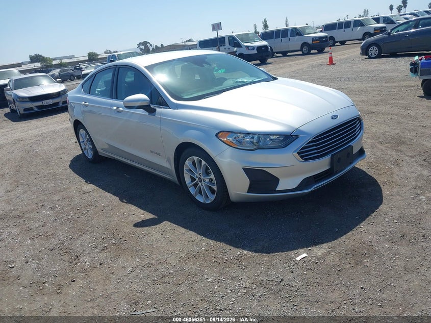 2019 Ford Fusion VIN 3FA6P0LU3KR274175 — IAAI salvage auction photo