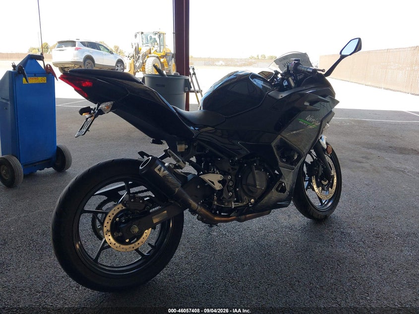 2024 Kawasaki Ninja VIN ML5EXGG13RDA01011 IAAI salvage auction — SIDE, Wait Title, sold $1,550 on 2026-10-05 (photo 4)