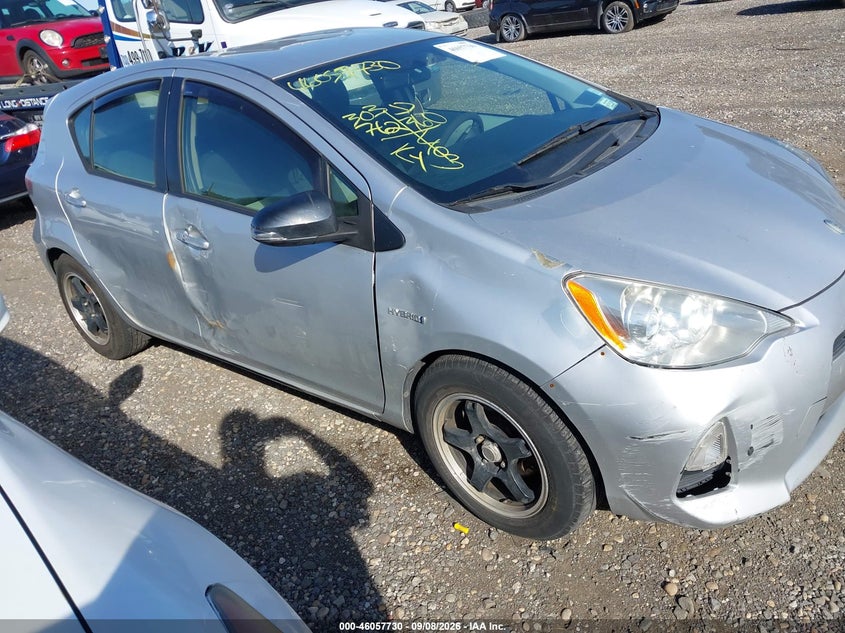 2013 Toyota Prius c VIN JTDKDTB3XD1551297 IAAI salvage auction — NORMAL WEAR, Clear (New York), sold $425 on 2026-09-26 (photo 6)