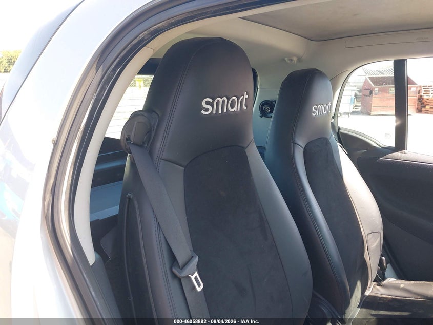 2014 Smart Fortwo VIN WMEEJ3BA7EK730267 IAAI salvage auction — NORMAL WEAR, Clear - Dealer Only (California), sold $675 on 2026-09-22 (photo 8)