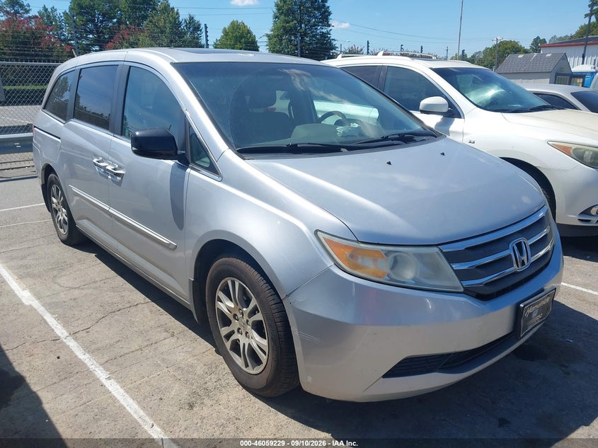 2011 Honda Odyssey VIN 5FNRL5H64BB077091 IAAI salvage auction — Normal Wear & Tear, Clear, sold $800 on 2026-10-12 (photo 1)