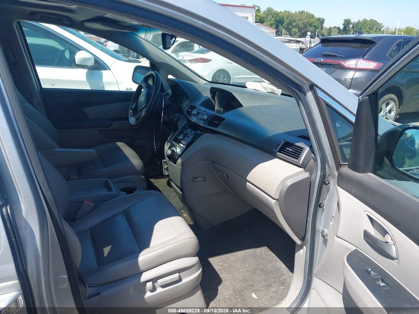 2011 Honda Odyssey VIN 5FNRL5H64BB077091 IAAI salvage auction — Normal Wear & Tear, Clear, sold $800 on 2026-10-12 (photo 5)