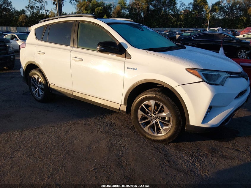 2017 Toyota RAV 4 VIN JTMRJREV5HD151952 — IAAI salvage auction photo