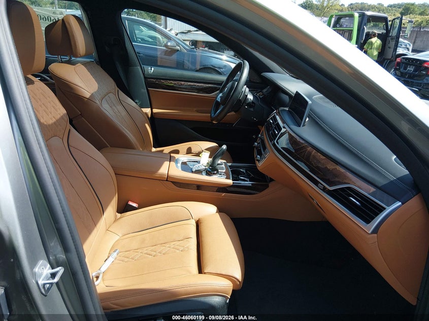 2021 BMW 7 Series VIN WBA7U2C04MCF65379 IAAI salvage auction — ENGINE DAMAGE, Salvage Title, sold $11,900 on 2026-10-03 (photo 5)