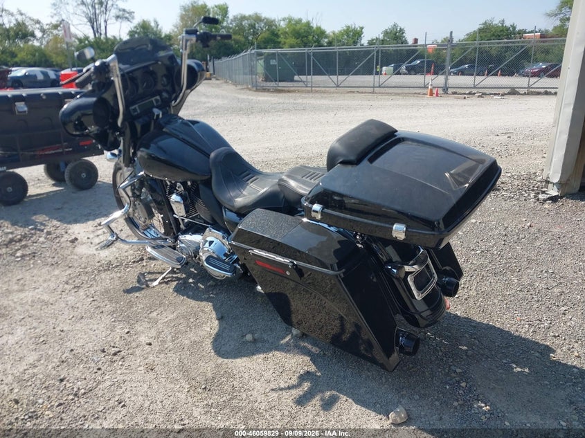 2012 Harley-davidson Electra glide VIN 1HD1FCM15CB630305 IAAI salvage auction — SIDE, Salvage (Ohio), sold $1,050 on 2026-09-24 (photo 3)