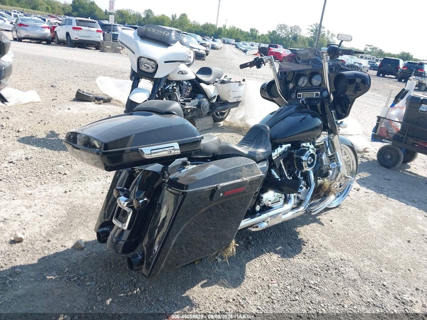 2012 Harley-davidson Electra glide VIN 1HD1FCM15CB630305 IAAI salvage auction — SIDE, Salvage (Ohio), sold $1,050 on 2026-09-24 (photo 4)