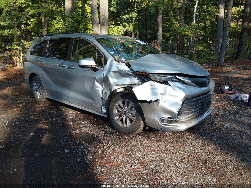 2021 Toyota Sienna VIN 5TDYRKEC4MS008242 — IAAI salvage auction photo