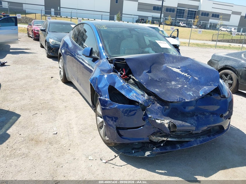 2024 Tesla Model y VIN 7SAYGDED7RF091061 — IAAI salvage auction photo