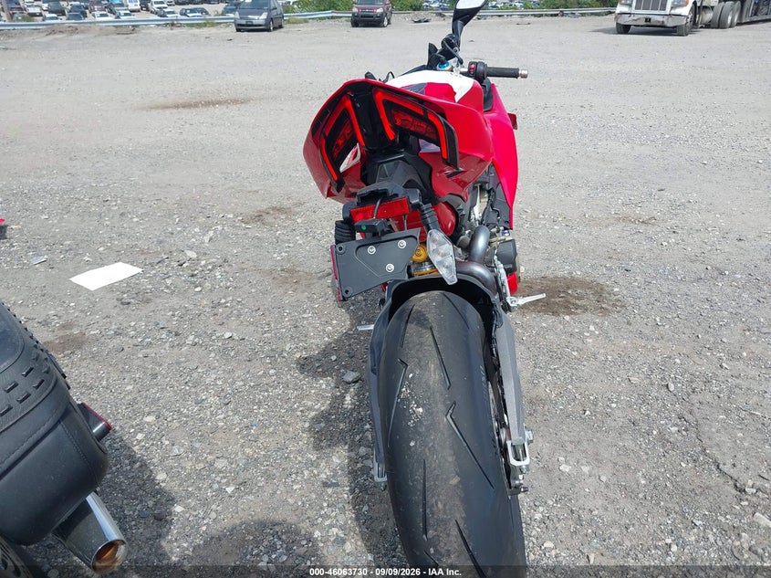2025 Ducati Panigale VIN ZDMDAG6W0SB004113 IAAI salvage auction — FRONT END, Wait Title, sold $13,000 on 2026-10-14 (photo 6)