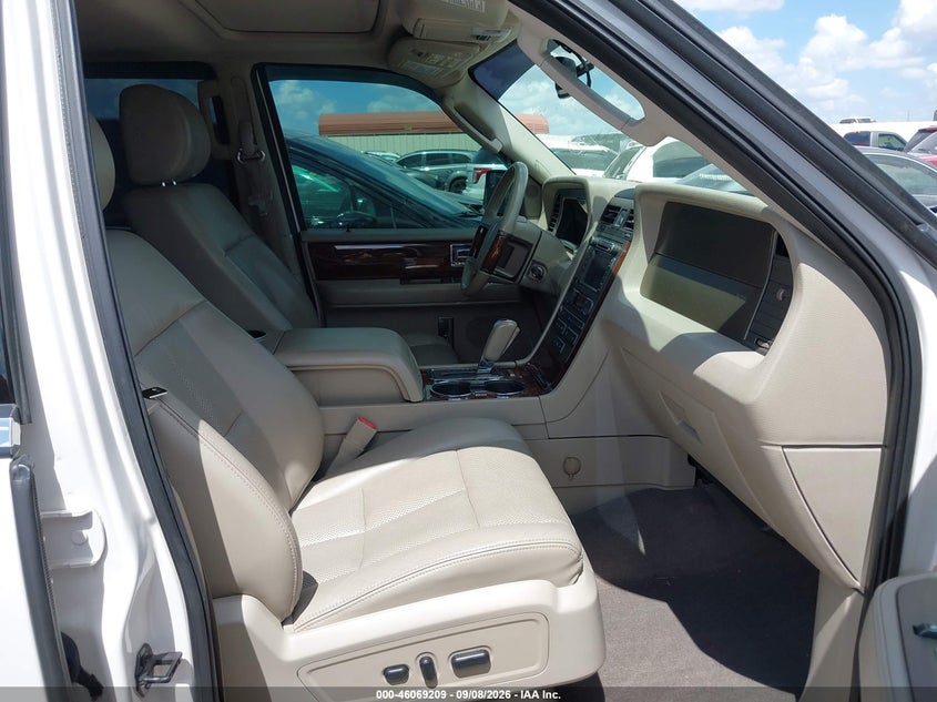 2013 Lincoln Navigator VIN 5LMJJ2J55DEL06541 IAAI salvage auction — NORMAL WEAR, Original (Texas), sold $475 on 2026-09-27 (photo 5)