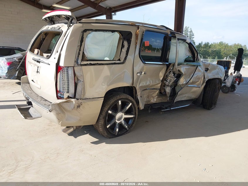 2012 Cadillac Escalade VIN 1GYS4BEF9CR243273 IAAI salvage auction — ROLLOVER, Bill Of Sale (Washington), sold $1,000 on 2026-10-08 (photo 4)