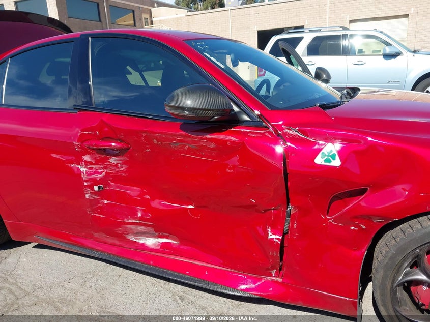 2019 Alfa romeo Giulia VIN ZARFAMEV0K7602917 IAAI salvage auction — SIDE, Wait Title, sold $12,200 on 2026-10-01 (photo 6)