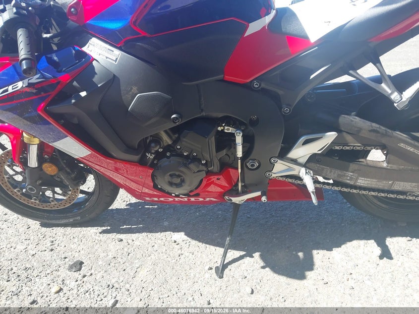 2024 Honda Cbr VIN JH2SC7714RK700152 IAAI salvage auction — RIGHT SIDE, Wait Title, sold $7,100 on 2026-10-20 (photo 9)