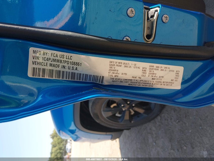 2023 Jeep Cherokee VIN 1C4PJMMB7PD108861 IAAI salvage auction — SIDE, Wait Title, sold $8,200 on 2026-10-03 (photo 9)