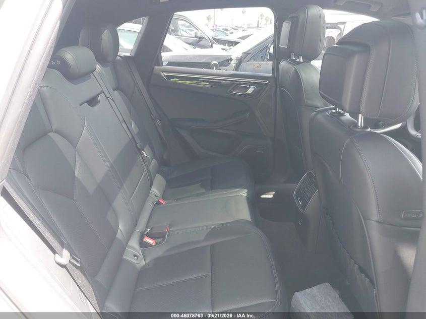 2026 Porsche Macan VIN WP1AA2A57TLB11945 IAAI salvage auction — REAR END, Wait Title, sold $33,125 on 2026-10-14 (photo 8)