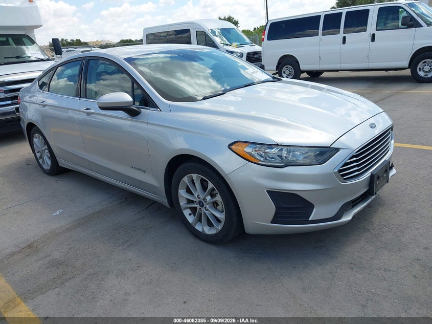 2019 Ford Fusion VIN 3FA6P0LU3KR100428 — IAAI salvage auction photo