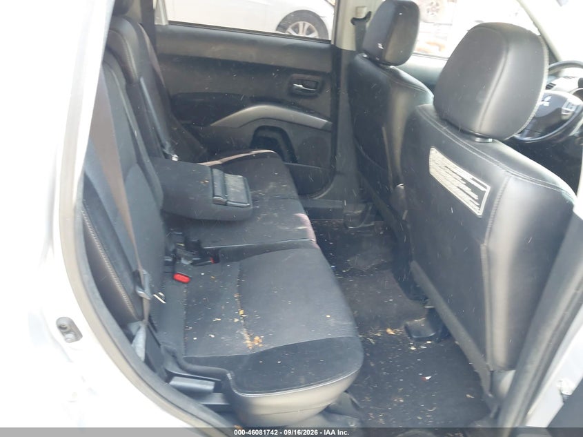 2012 Mitsubishi Outlander VIN JA4JT3AW4CU004303 IAAI salvage auction — FRONT END, Clear (Virginia), sold $25 on 2026-10-03 (photo 8)